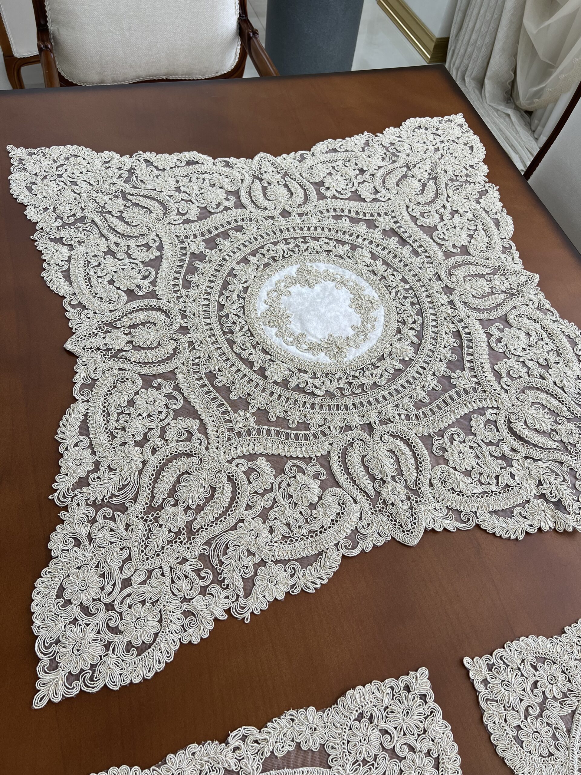 سرویس 3 تیکه مربع طرح کویین