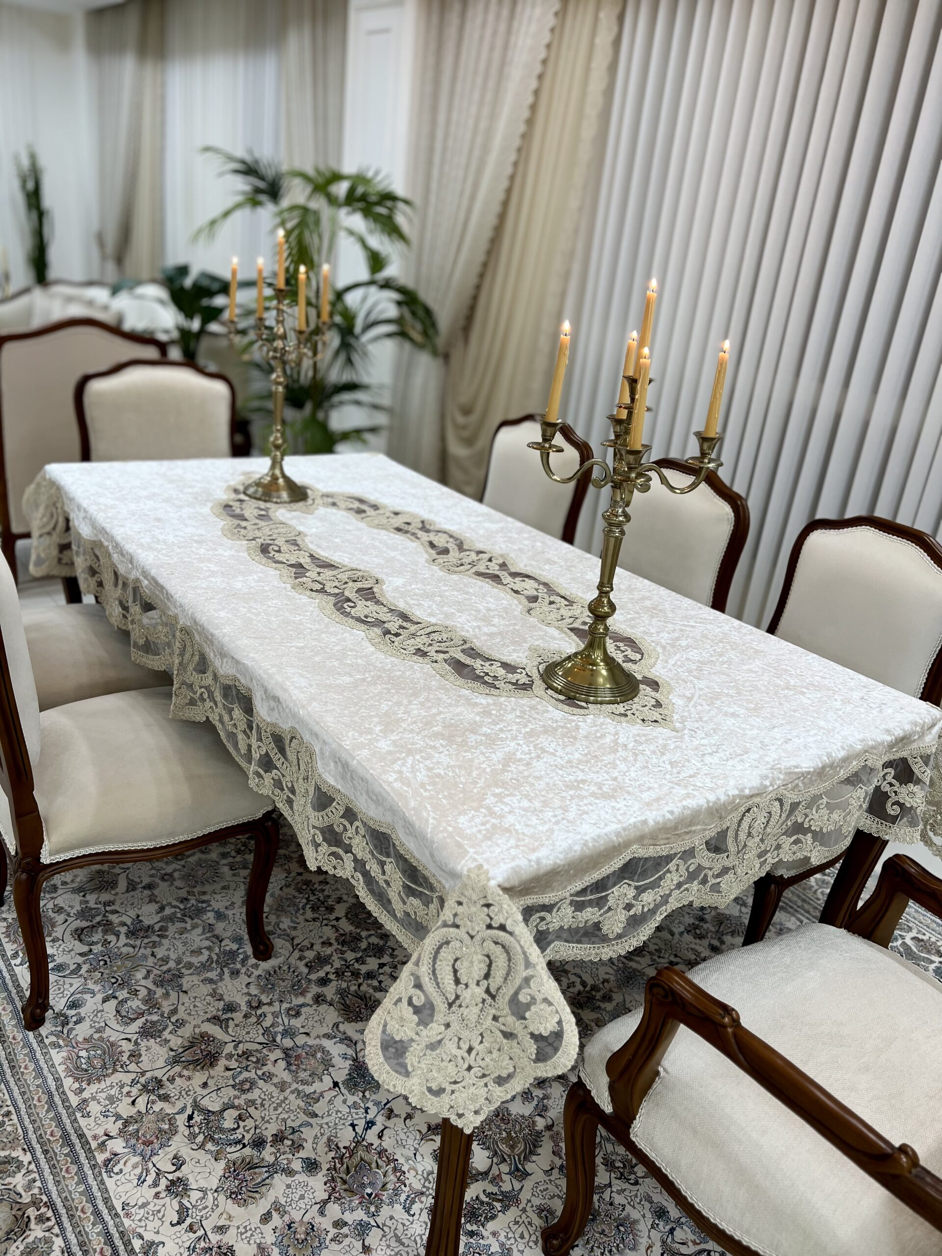 رومیزی غذاخوری طرح مجلل کویین