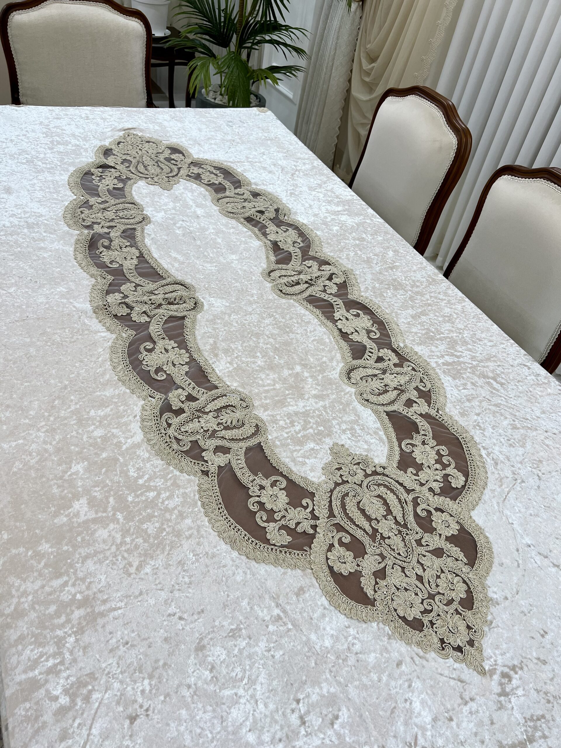 رومیزی غذاخوری طرح مجلل کویین