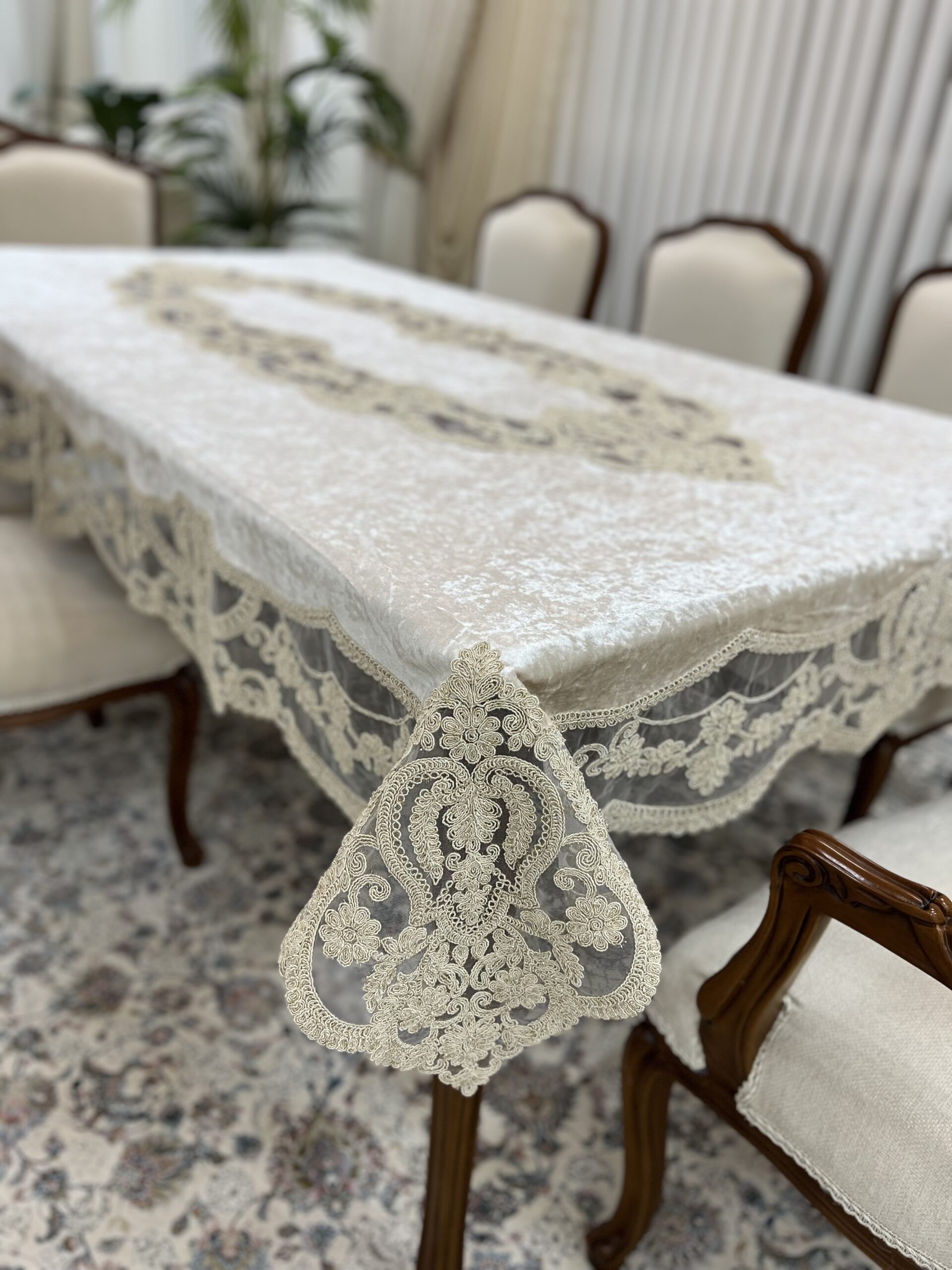 رومیزی غذاخوری طرح مجلل کویین