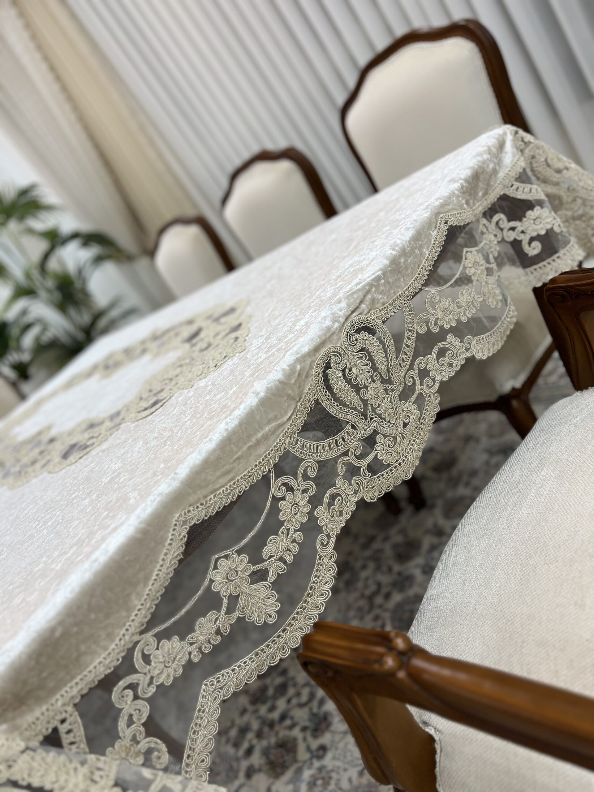 رومیزی غذاخوری طرح مجلل کویین