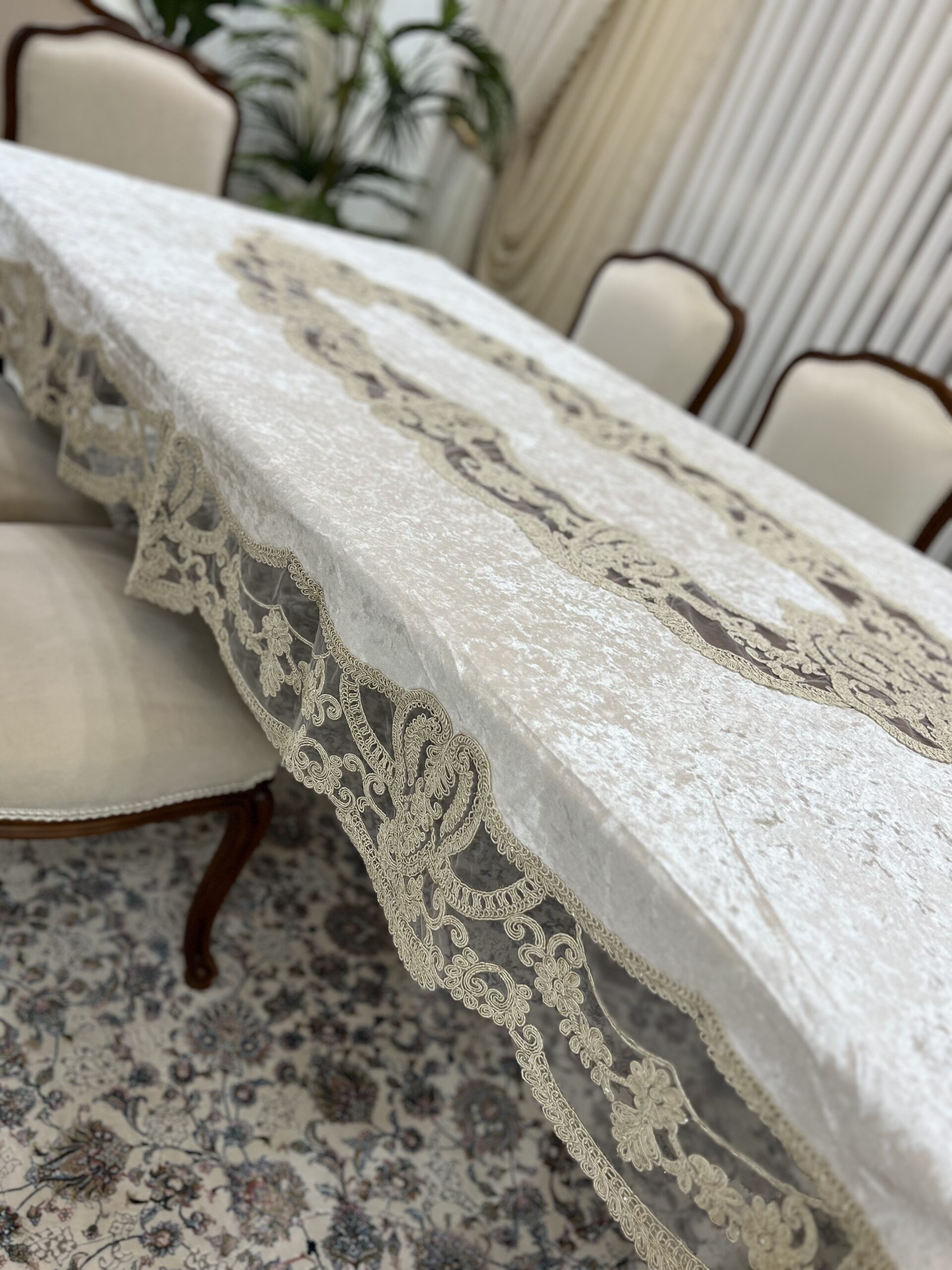 رومیزی غذاخوری طرح مجلل کویین