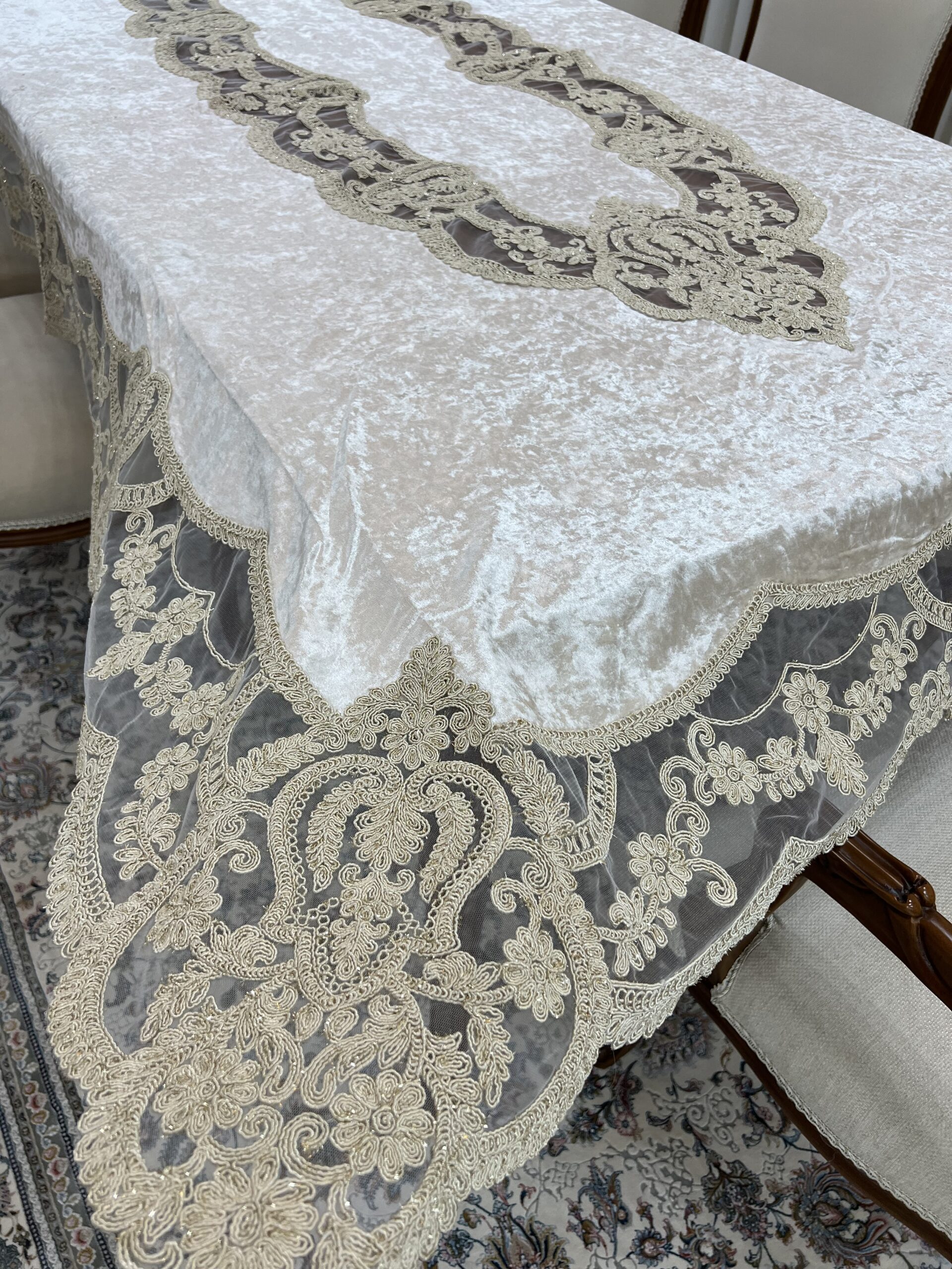 رومیزی غذاخوری طرح مجلل کویین