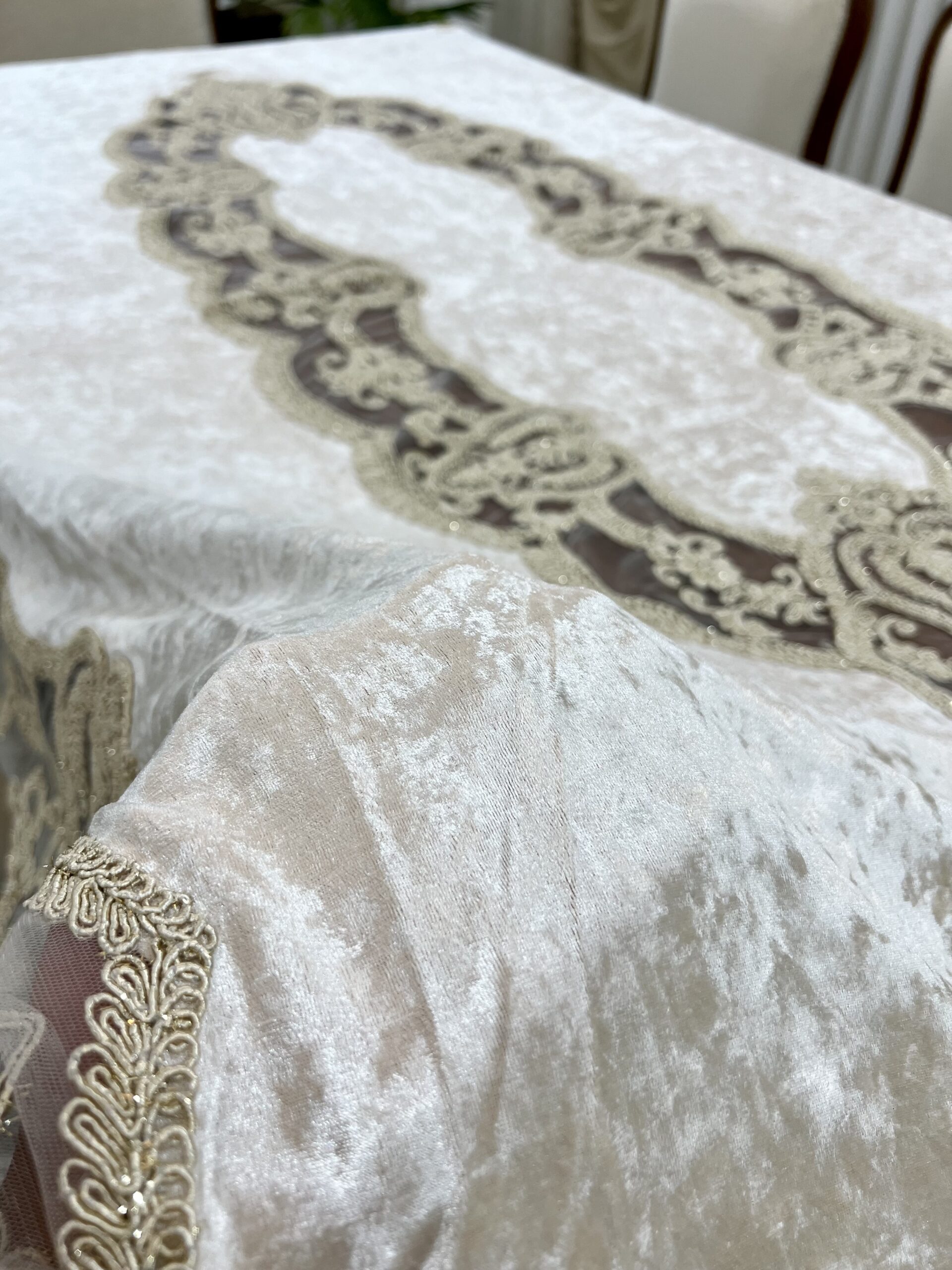 رومیزی غذاخوری طرح مجلل کویین