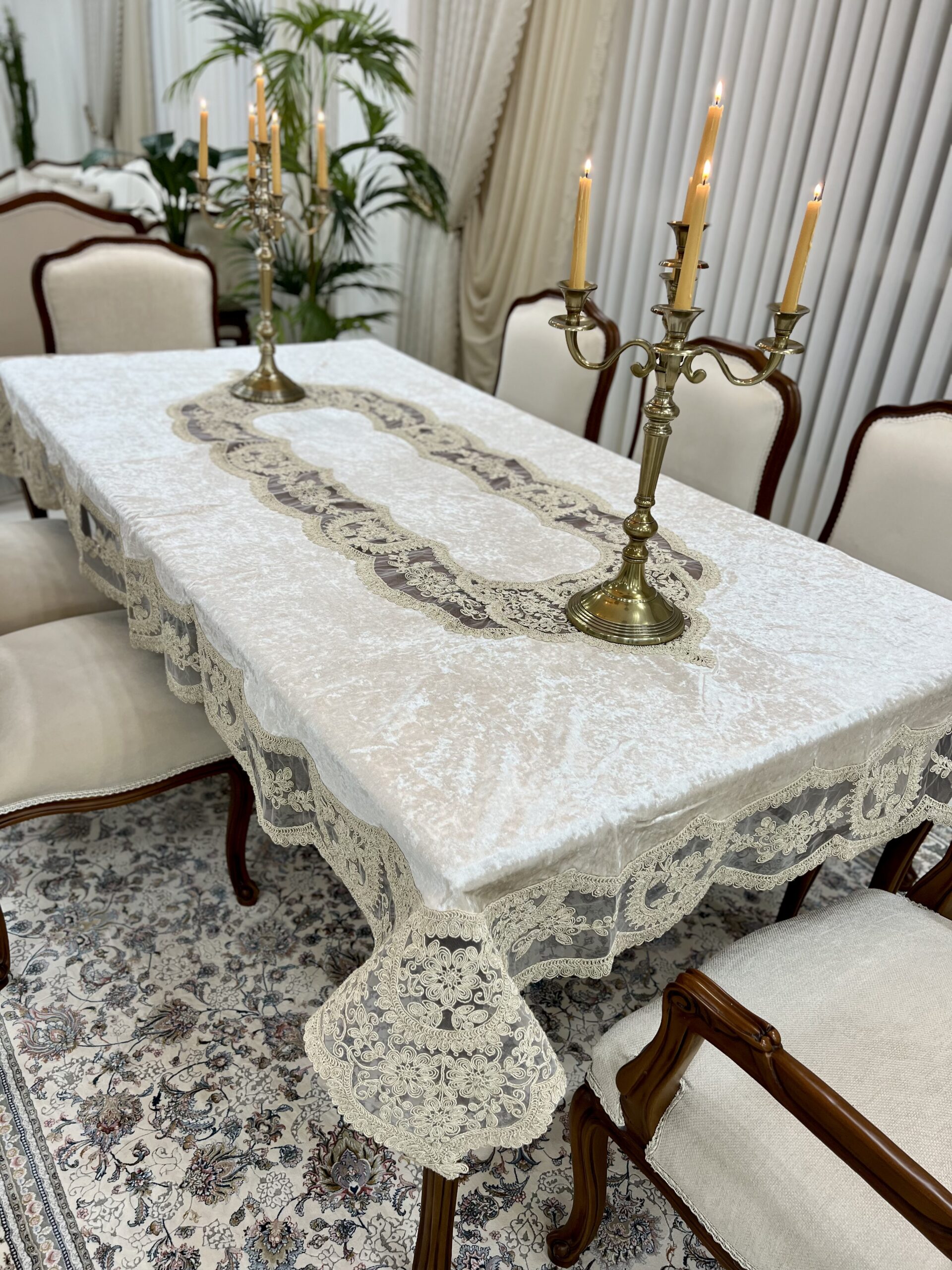 رومیزی غذاخوری مجلل طرح ورساچ