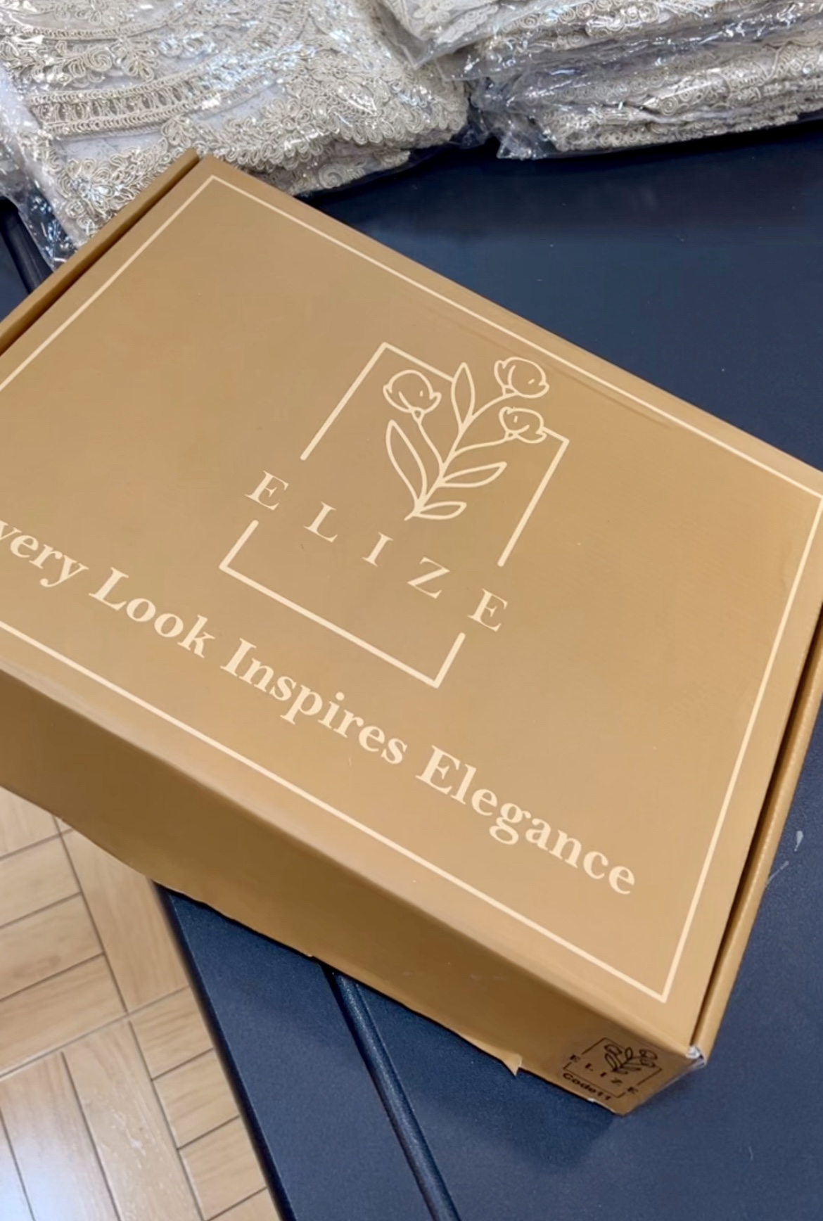 رومیزی غذاخوری طرح مجلل کویین