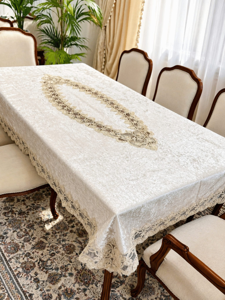 رومیزی غذاخوری لوکس طرح رویال کد320