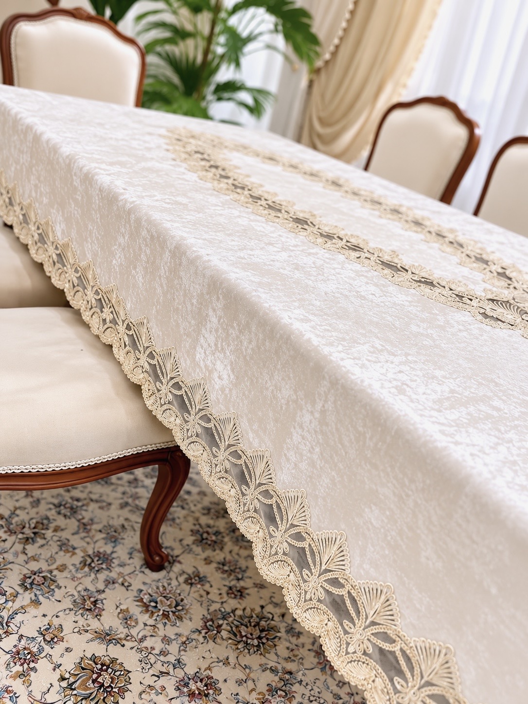 رومیزی غذاخوری لوکس طرح رویال کد320